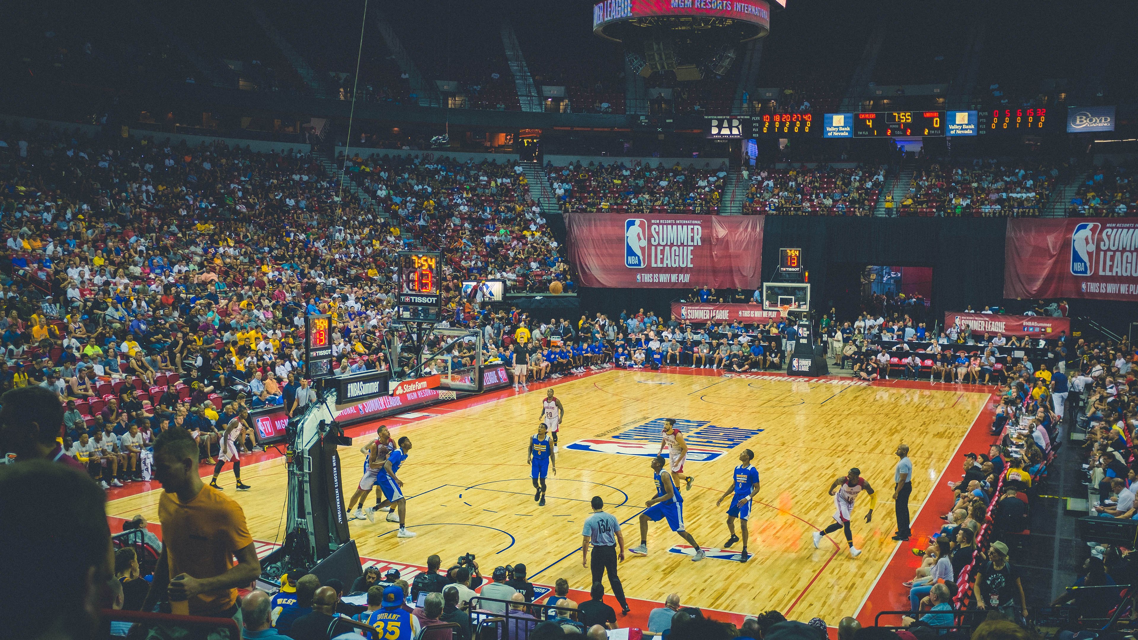 _猛龙队韧劲十足，逆转对手_，猛龙队伍