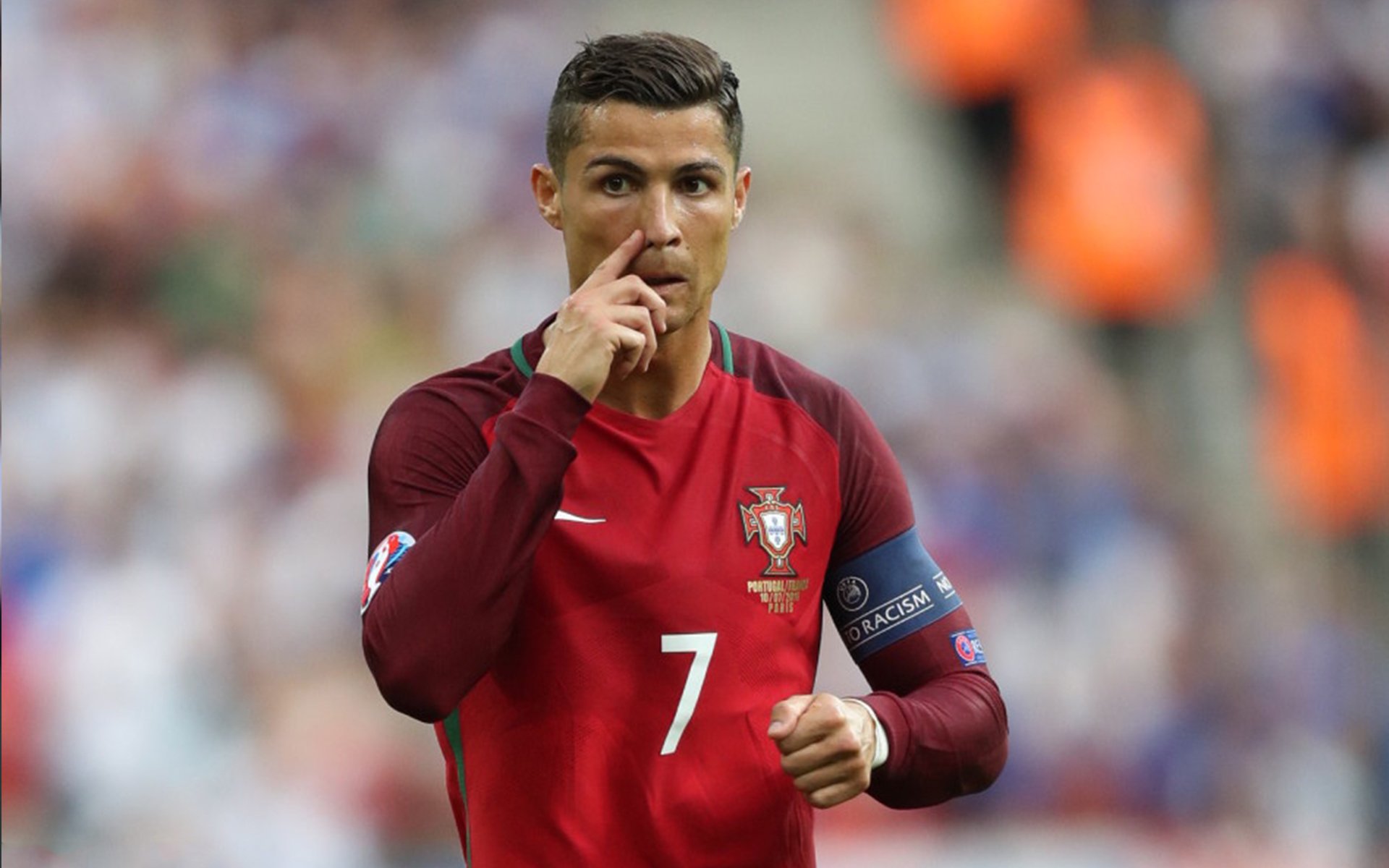 德甲激烈，球迷支持不断，德甲足球说